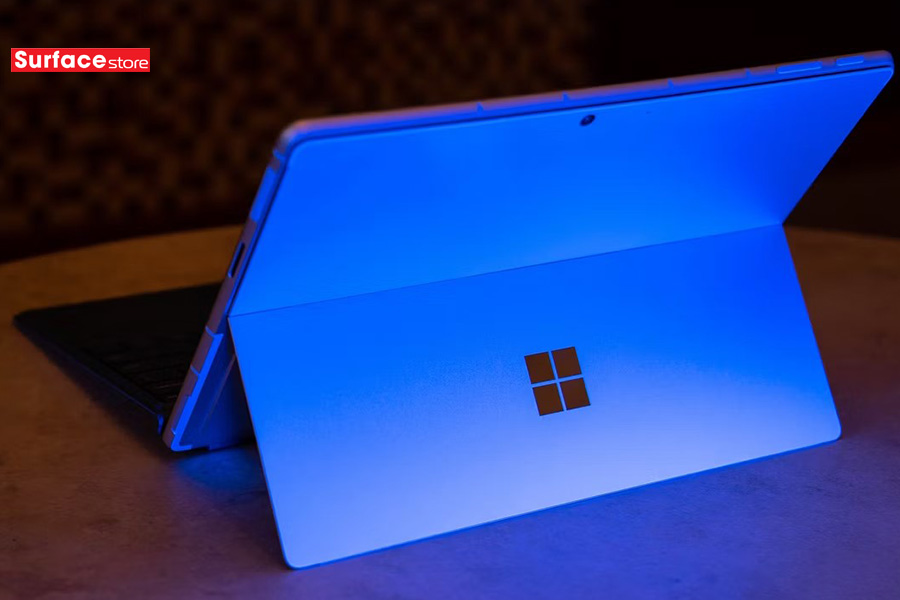 Màn hình OLED trên các thiết bị Surface tiếp tục thể hiện sự độc đáo và hiệu suất vượt trội.
